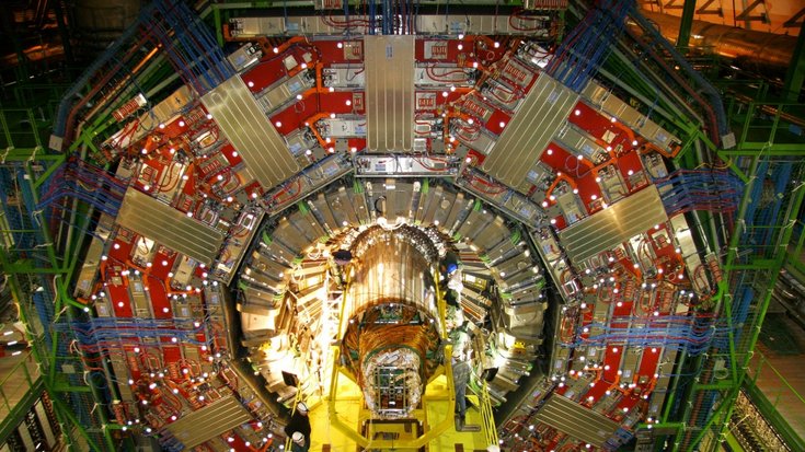 CMS-Detektor am LHC, Bildquelle: Michael Hoch, CERN; Lizenz: gemäß den Bedingungen der Quelle Sicht auf CMS-Experiment von oben