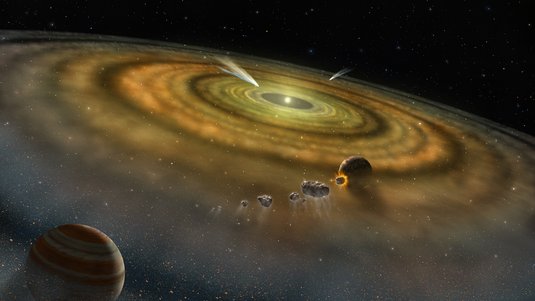 Scheibe aus Gas und Staub um Stern mit Planeten, Felsbrocken und Kometen.