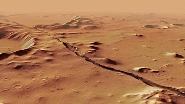 Aufnahme einer Rille in einer gebirgigen Marslandschaft