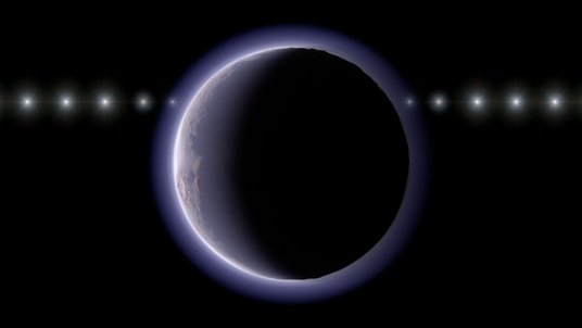 Runder Himmelskörper im Vordergrund, der von einer hell schimmernden Hülle umgeben ist. Im Hintergrund mehrere helle Punkte