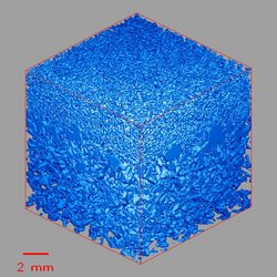 Bild einer Computersimulation: in einem virtuellen Würfel ist dreidimensional eine unterschiedlich körnige Struktur zu erkennen, die aber ineinander verschmolzen ist und ein Ganzes bildet.