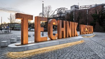 Schriftzug "Deutsches Technikmuseum" vor dem Gebäude