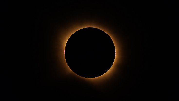 Leuchtender Ring, in der Mitte davon ein schwarzer Kreis