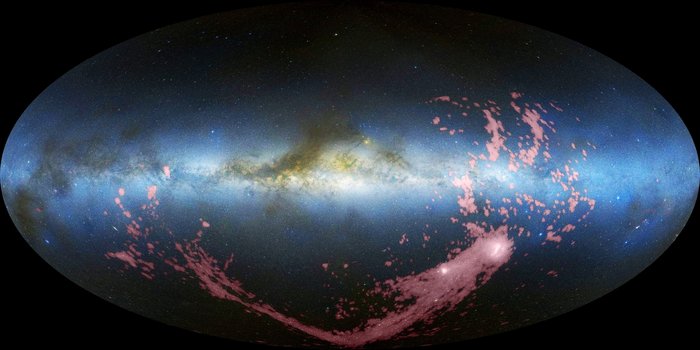 Ovale Darstellung des gesamten Himmels mit Sternen und dem Band der Milchstraße. Rechts unten zwei helle ausgedehnte Flecken, die Magellanschen Wolken. Von dort nach links unten zum unteren Pol und von dort weiter nach links oben zurück zur Milchstraßenebene zieht sich ein heller Streifen, der Magellansche Strom.