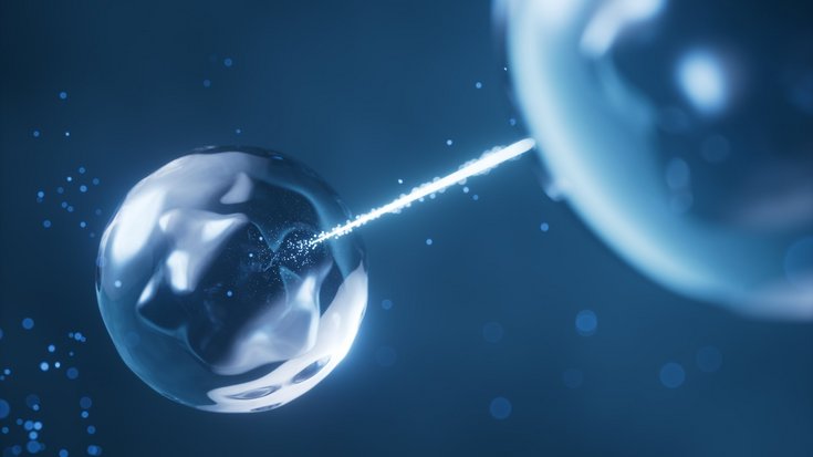 Auf einem dunklen Hintergrund sind zwei durchsichtige Kugeln abgebildet. Eine Kugel befindet sich im linken, die andere im rechten Bildbereich. Von der rechten Kugel geht ein leuchtender Strahl aus, der die linke Kugel trifft.