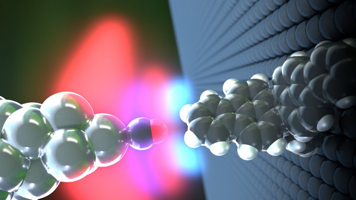 Einzelne Atome sind als Kugeln dargestellt. Durch die Rasterkraftmikroskopie binden sich einzelne Atome und Moleküle. 