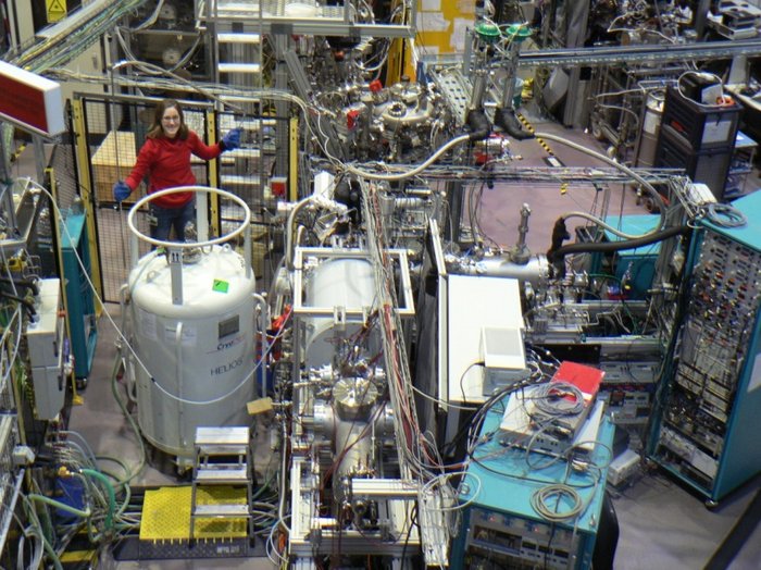 Die Nanocluster Trap bei BESSY II Eine Fotografie zeigt die Nanocluster Trap in der Experimentierhalle bei BESSY II.