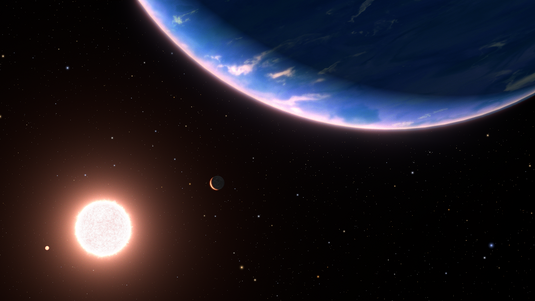 Blauer Planet im Vordergrund, heller Stern im Hintergrund