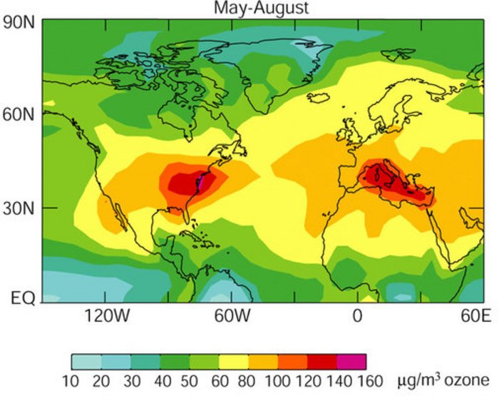 Regionale „Ozon-Hot-Spots“ Computergrafik, Karte der nördlichen Welthalbkugel, darauf ist die Verteilung von Ozon in Mikrogramm pro Quadratmeter eingezeichnet, verschiedene Farbzonen zeigen die Konzentrationen von Ozon in einem Zeitraum von Mai bis August.