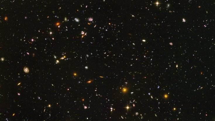Hubble Ultra Deep Field | Bildquelle: NASA/ESA/S. Beckwith/STScI/HUDF Team Unzählige leuchtende Galaxien vor schwarzem Hintergrund
