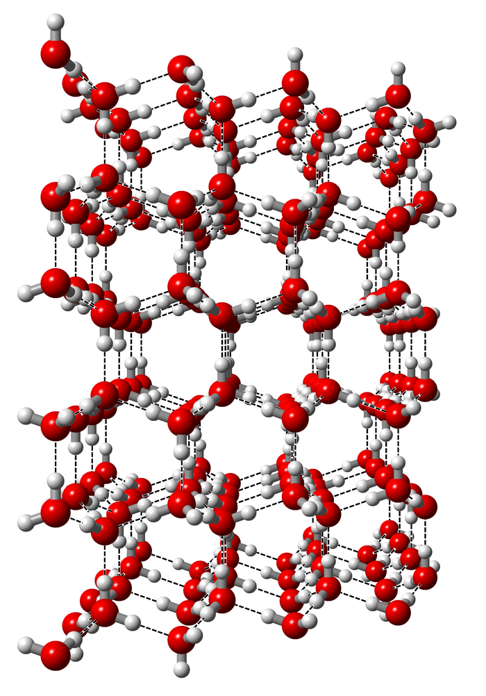 Die mikroskopische Struktur von Eis ist anhand von roten und weißen Kugeln dargestellt. Die großen roten Kugeln sind Sauerstoffatome, die über graue Stäbe mit kleinen weißen Kugeln, den Wasserstoffatomen verbunden sind. Das Ganze hat eine sechseckige Anordnung zusammen mit anderen Wassermolekülen.