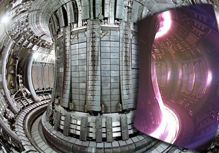 Magnetische Feldlinien im Tokamak Blick ins Innere des Tokamak-Kammer, in deren Dunkel dünne, rosa leuchtende Plasmaspuren die Feldlinien sichtbar machen.