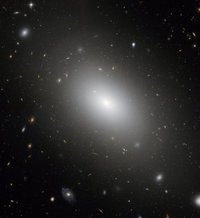 Die elliptische Riesengalaxie NGC 1132.