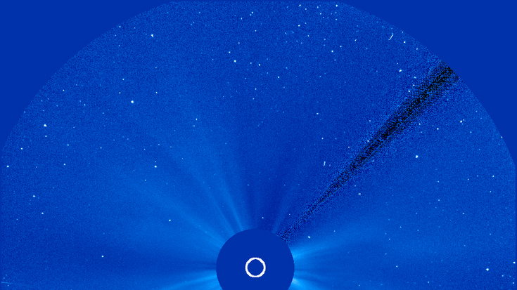 Ein Lichtpunkt mit Schweif, der von der Sonne abgewandt ist.