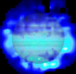 Jupiter, eingehüllt in eine Wolke, die unten stärker ausgeprägt ist als oben.