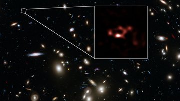 Viele Galaxien, eine Auschnittsvergrößerung zeigt eine zuvor unsichtbare, leuchtschwache Struktur.