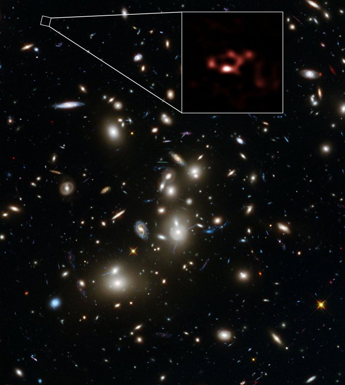 Galaxienhaufen Abell 2744 Viele Galaxien, eine Auschnittsvergrößerung zeigt eine zuvor unsichtbare, leuchtschwache Struktur.