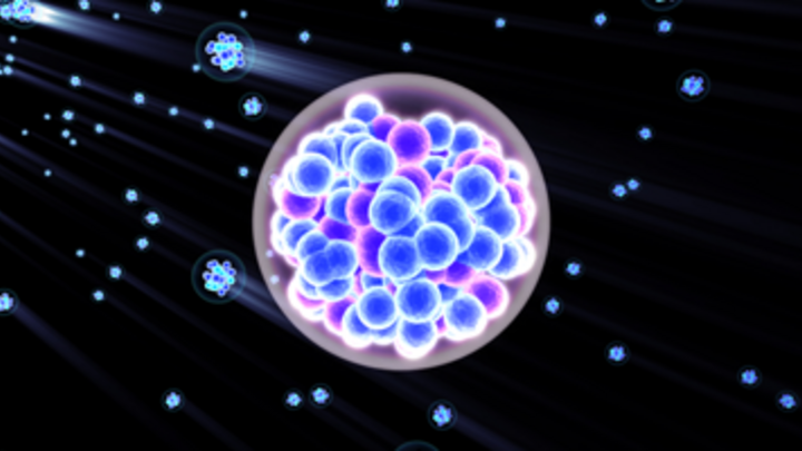 Künstlerische Darstellung es schweren Elements. Eine durchsichtige Atomhülle, im Inneren sind Nukleonen als kleine Kugeln sichtbar. Kleinere Atome in Form von Zusammenballungen von kleinen Kugeln fliegen am großen Kern vorbei.