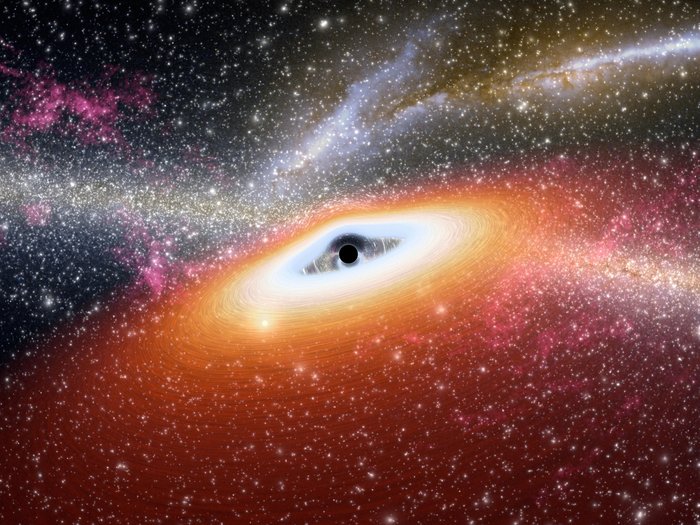 Supermassereiches Schwarzes Loch Dunkles Objekt, umgeben von einer dünnen Scheibe aus leuchtendem Material.