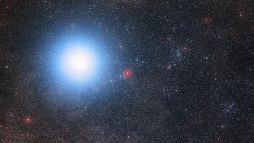 Auf dem Bild ist der helle Stern Proxima Centauri AB und der ein wenig dunklere Stern Proxima Centauri zu sehen