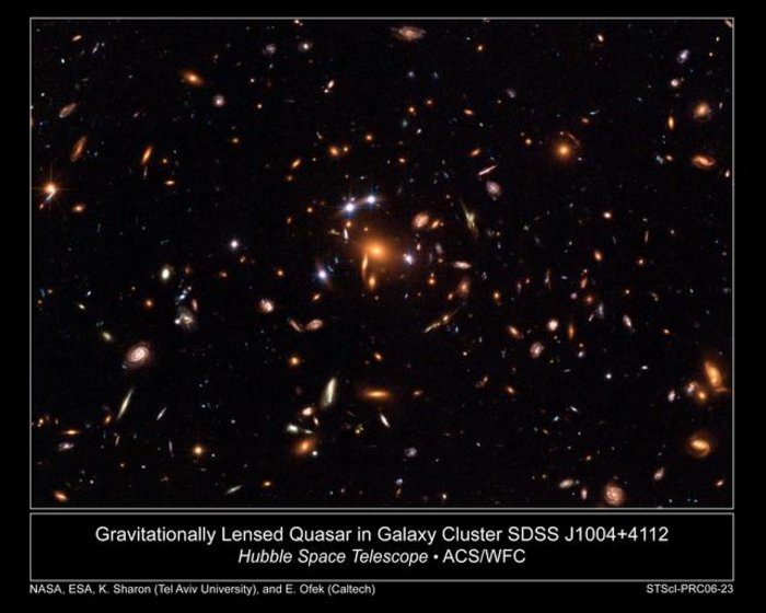 Aufnahme fast gleichmäßig verteilter, zahlreicher Galaxien.