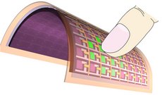 Animation eines Fingers, der auf eine dünne, durchgebogene Folien mit elektrischen Leitungen drückt. An der Stelle des Fingerdrucks reagieren Teile der Leitungen durch Aufleuchten.