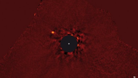 Optisch bearbeitete Teleskopaufnahme von Stern und Planet