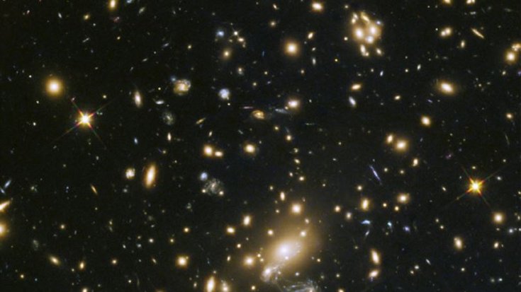 Galaxienhaufen MACS 1149.5+2223, Bildquelle: NASA/ESA; Lizenz: gemäß den Bedingungen der Quelle Himmelsaufnahme mit vielen Galaxien.