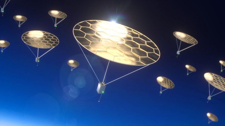 Schwebende Flugobjekte | Bildquelle: Schafer et al. Nature (2025) Kleine Flugobjekte am Himmel mit metallisch glänzenden Scheiben, an denen sie aufgehängt sind