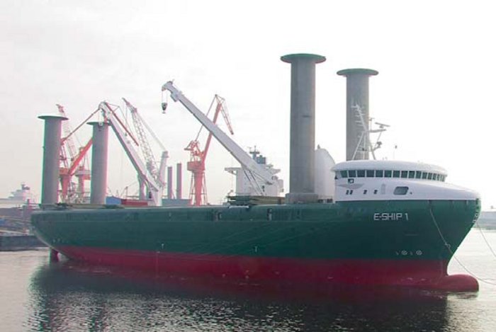 E-Ship 1 mit Flettnerrotoren