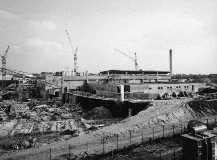 1971: Der Speicherring DORIS im Bau Historisches Foto einer großen Baustelle mit zahlreichen Kränen