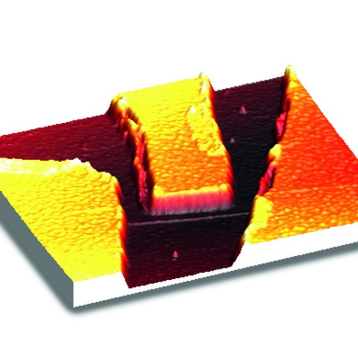 Nanoröhrchen zwischen zwei Goldkontakten Beschreibung in der Bildunterschrift.