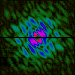 Bild mit einer Art wellenförmigen Struktur, im Zentrum ist es pink und blau, außen dunkelgrün.