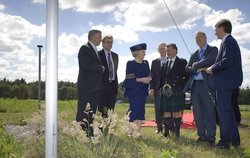 Königin Beatrix auf dem Antennenfeld