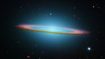 Eine Spiralgalaxie wird von einer diffusen Hülle aus Gas umgeben.