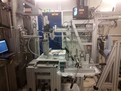 Die Aufnahme zeigt den Versuchsaufbau mit dem Rheometer, hier aufgebaut an der European Synchrotron Radiation Facility (ESRF) in Grenoble, Frankreich. 
