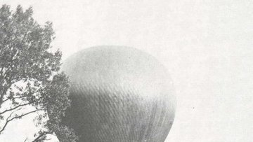 Historische Aufnahme: Aufstieg eines Ballons.