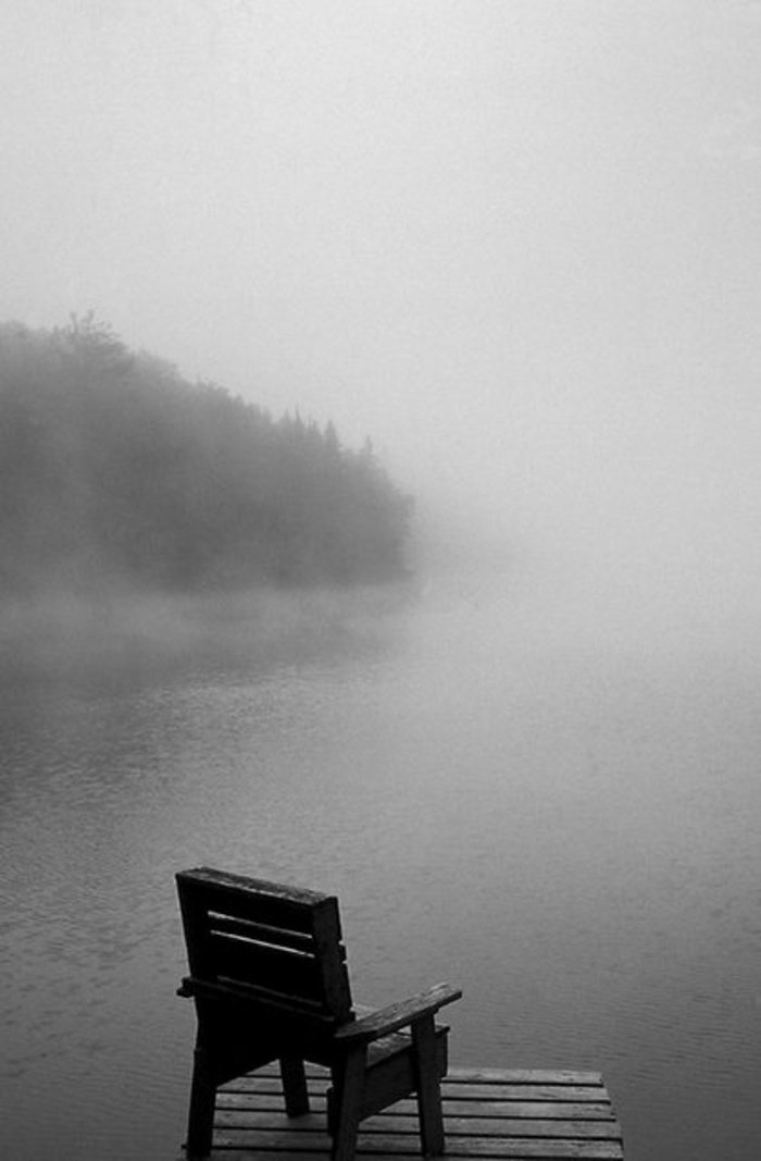 Foto. Nebel über einem See.