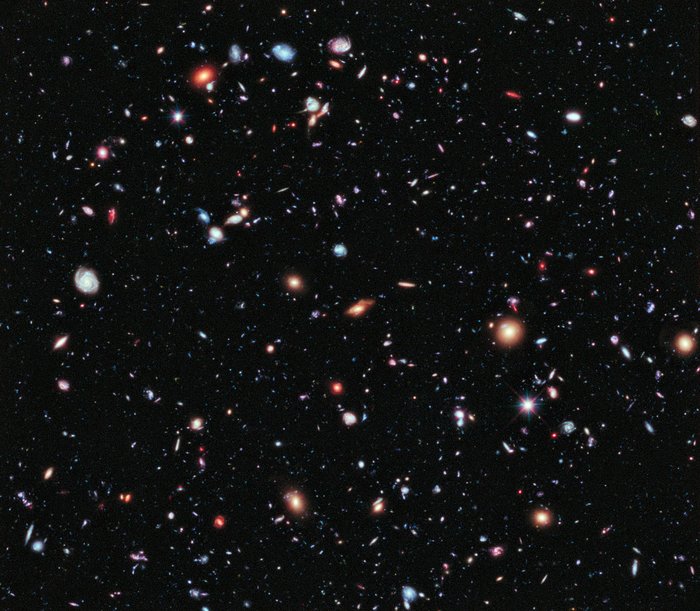Tiefer Blick ins Weltall Diese Aufnahme zeigt das "eXtreme Deep Field", welches das Hubble Weltraumteleskop über einen Zeitraum von mehreren Tagen beobachtete.