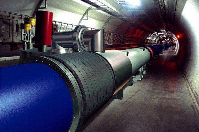 Animation: Langer gebogener Tunnel mit runder Decke, durch den ein dickes langes zumeist blaues Rohr verläuft; einige Stellen des Rohres silberfarben mit weiterem technischen Gerät; rechts des Rohres ein Fußweg.