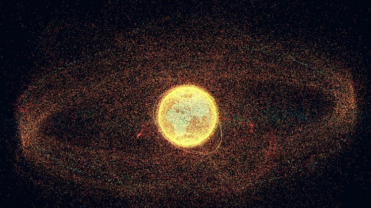 Grafik der Erde im All, die als goldene Kugel dargestellt ist, umgeben von einer Vielzahl kleiner gelber Punkte, ähnlich einem Insektenschwarm