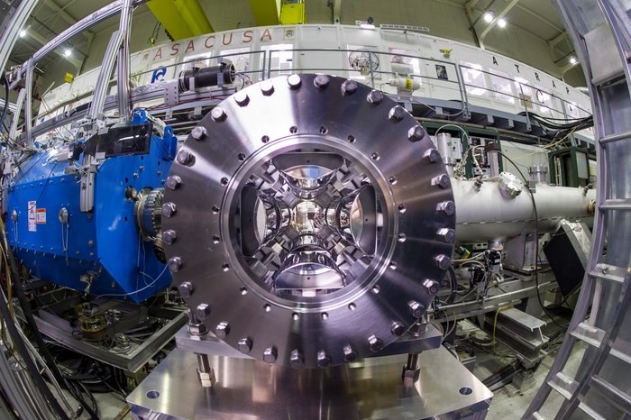 Experiment am Forschungszentrum CERN Große runde Apparatur