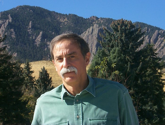 David J. Wineland Mann mit grauen Haaren und grauem großen Oberlippenbart