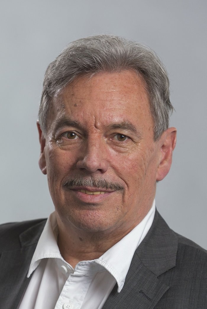 Wolfgang Hollik Das Bild zeigt den Physiker.
