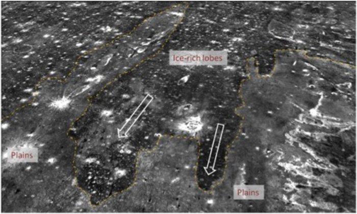 Großaufnahme eines Satellitenbilds des Mars, das Kanäle auf der Oberfläche des Planeten zeigt, die auf Abflüsse von Eis und Wassermassen nach dem Tsunami hinweisen.