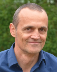 Das Bild zeigt ein Portraitfoto des Forschers Bruno Merz.